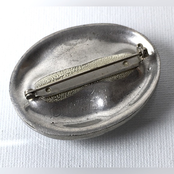 Vintage Pewter Brooch Pin Woman and Child / Mother and Child - Picture 2 of 2